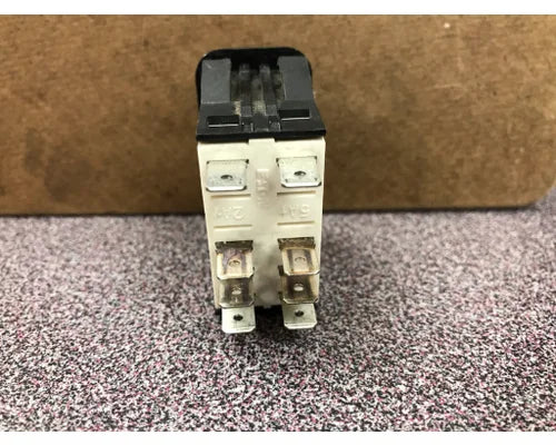 Peterbilt 16-09121-5G8EEF2A11 cruise control On/Off switch from 2012 Peterbilt 587, used - view 3 of 3