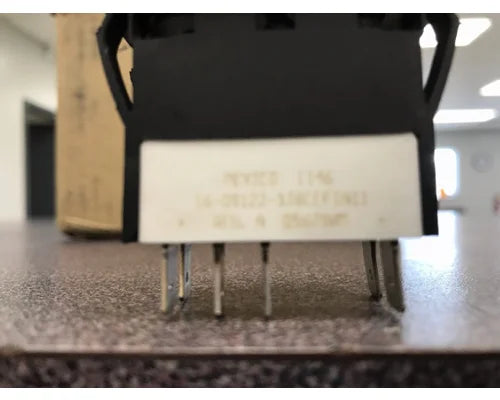 Peterbilt 16-09122-3J8EEF1A11 floor board light switch from 2012 Peterbilt 587, used - view 2 of 3