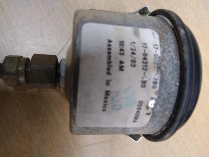 Peterbilt 17-04312-1B0 oil pressure gauge from 2003 Peterbilt 330, used - view 3 of 3