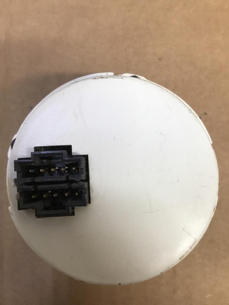 Peterbilt 17-05064-002E oil temperature gauge (black bezel) from 2004 Peterbilt 387, used - view 4 of 6