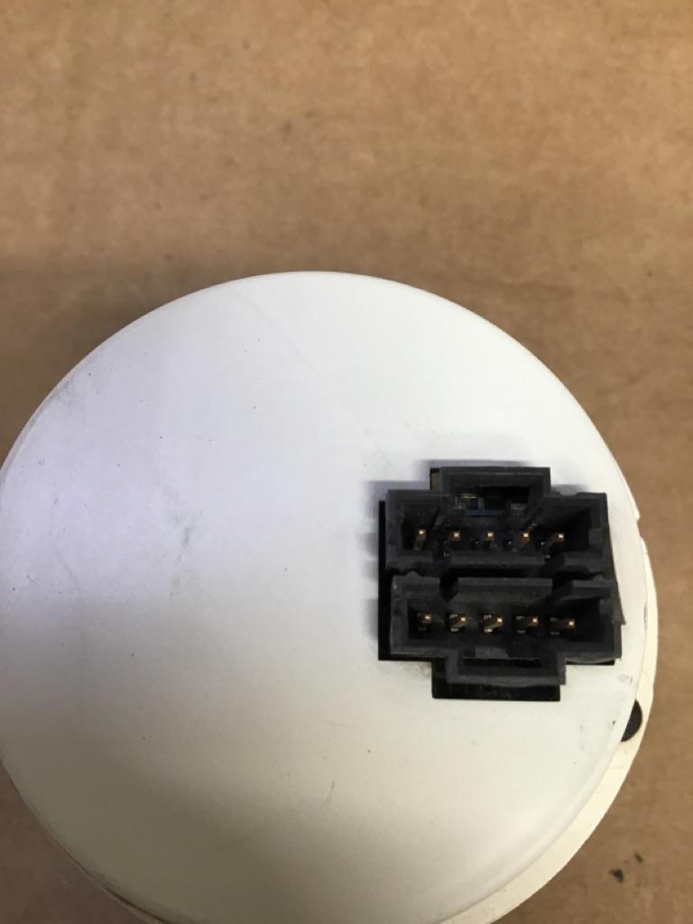 Peterbilt 17-05064-022E water temperature gauge (black bezel) from 2004 Peterbilt 387, used - view 4 of 6
