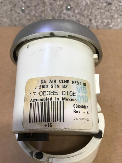 Peterbilt 17-05065-016E air filter restriction gauge (silver trim, 2 in.) from 2004 Peterbilt 387, used - view 2 of 3