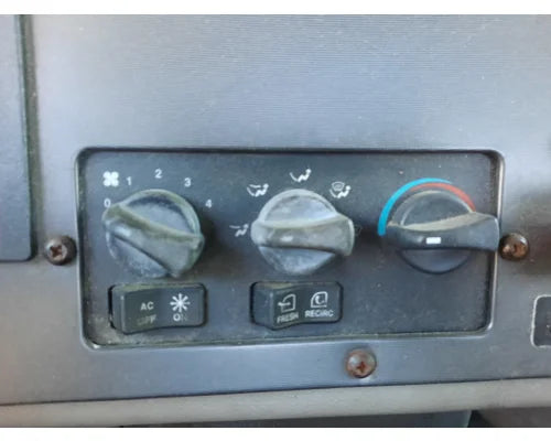 Peterbilt 18-04461 heater / A/C control panel from 2009 Peterbilt 335, used