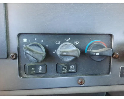 Peterbilt 18-04461 heater / A/C control panel from 2009 Peterbilt 335, used
