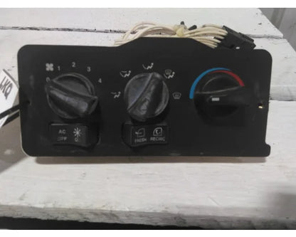 Peterbilt 18-04461 heater / A/C control panel from 2009 Peterbilt 335, used - view 2 of 4