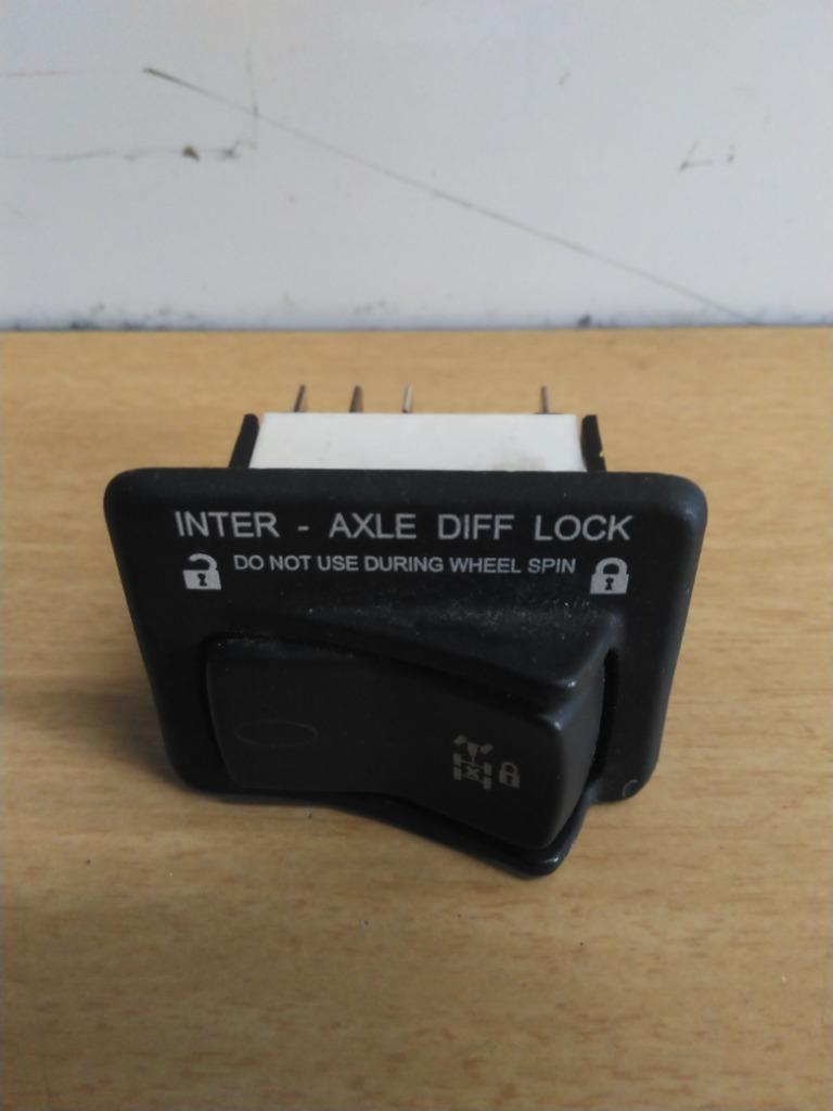 Peterbilt P27-1133-056 interaxle lock switch from 2013 Peterbilt 579, used