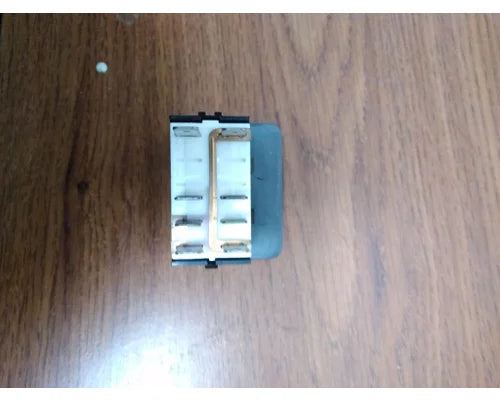 Peterbilt P27-1170-055 fifth wheel slide lock switch from 2015 Peterbilt 579, used - view 2 of 5