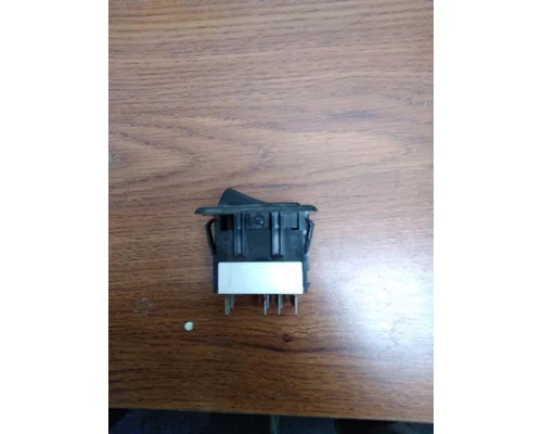 Peterbilt P27-1170-055 fifth wheel slide lock switch from 2015 Peterbilt 579, used - view 3 of 5