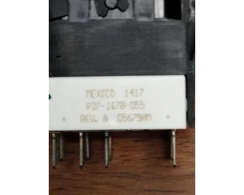 Peterbilt P27-1170-055 fifth wheel slide lock switch from 2015 Peterbilt 579, used - view 5 of 5