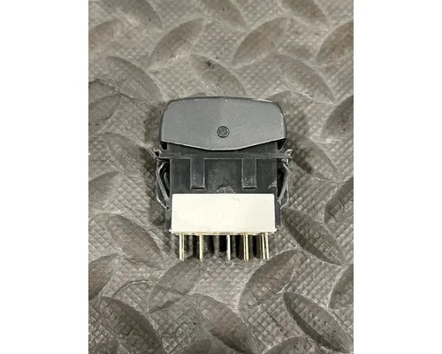 Peterbilt P27-1177-012 DPF regen switch from 2015 Peterbilt 579, used - view 2 of 5