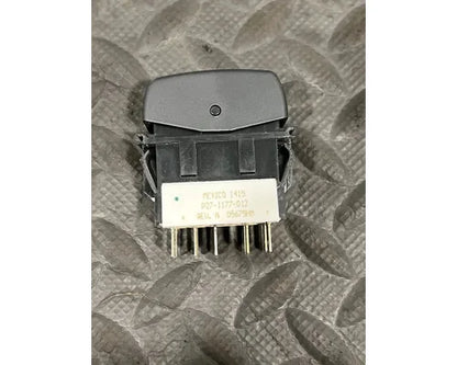 Peterbilt P27-1177-012 DPF regen switch from 2015 Peterbilt 579, used - view 3 of 5