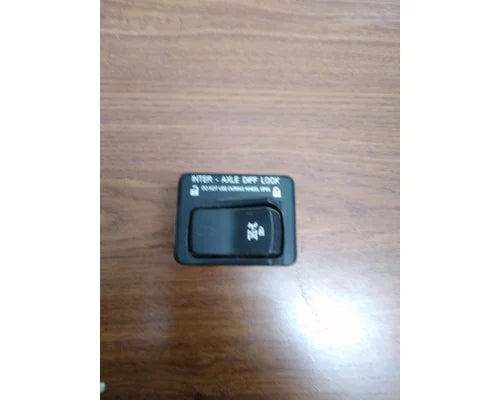 Peterbilt P27-1178-056 Inter-Axle differential lock switch from 2015 Peterbilt 579, used