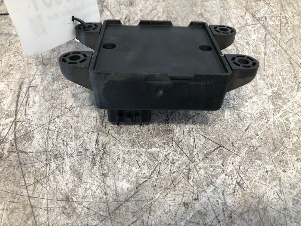 Peterbilt Q27-6017-001 mirror control module from 2013 Peterbilt 386, used - view 3 of 3
