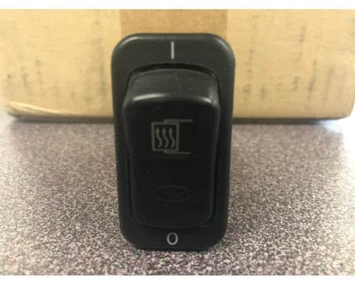 Peterbilt Q27-60318-1B8EED1AA1 heated mirror switch from 2012 Peterbilt 587, used
