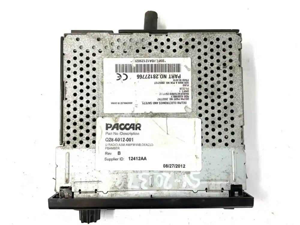 Peterbilt Q28-6012-001 radio from 2013 Peterbilt 384, used