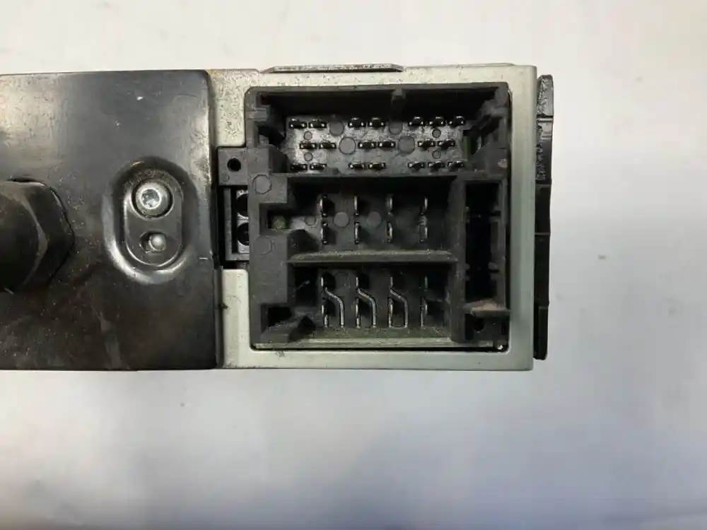 Peterbilt Q28-6012-001 radio from 2013 Peterbilt 384, used - view 3 of 4