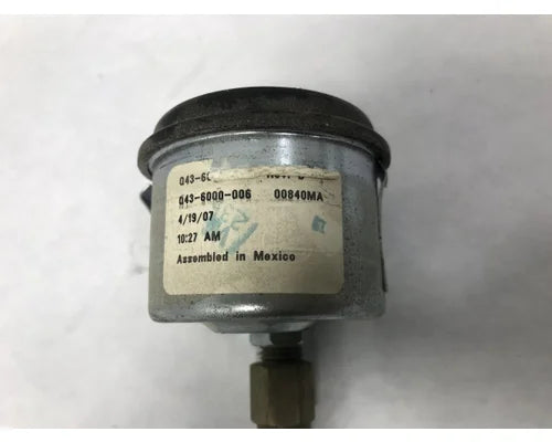 Peterbilt Q43-6000-006 oil pressure gauge from 2008 Peterbilt 340, used - view 2 of 2