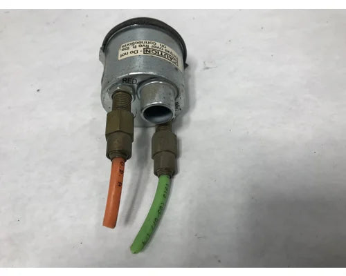 Peterbilt Q43-6000-031 air pressure gauge from 2008 Peterbilt 340, used - view 2 of 3