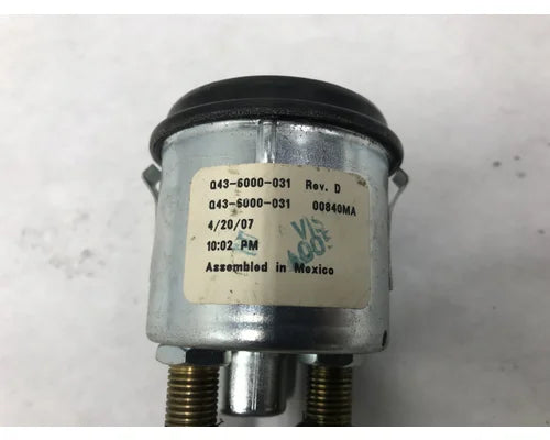 Peterbilt Q43-6000-031 air pressure gauge from 2008 Peterbilt 340, used - view 3 of 3