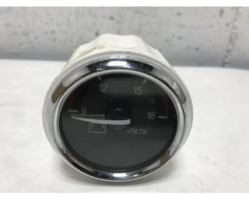 Peterbilt Q43-6002-301C voltmeter gauge from 2010 Peterbilt 386, used