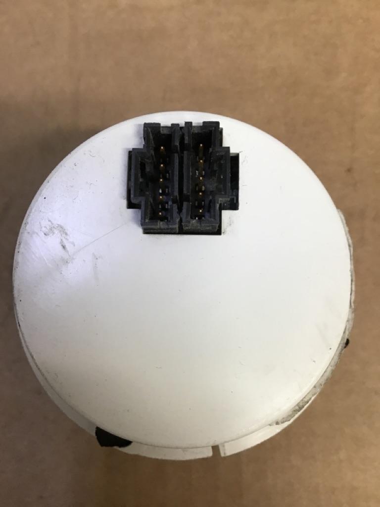 Peterbilt Q43-6012-013E voltmeter gauge (black bezel) from 2005 Peterbilt 387, used - view 3 of 5