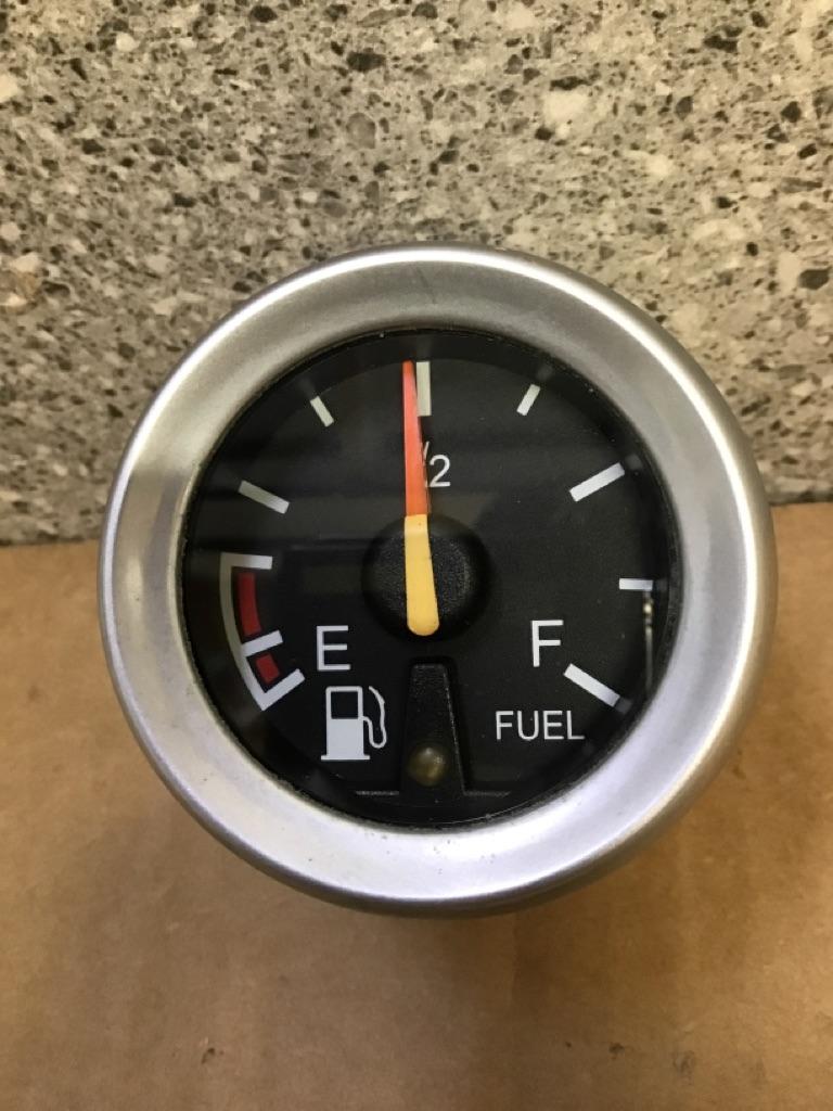 Peterbilt Q43-6013-007E fuel gauge (silver bezel) from 2005 Peterbilt 387, used