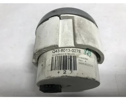 Peterbilt Q43-6013-027E primary air pressure gauge from 2009 Peterbilt 387, used - view 2 of 2