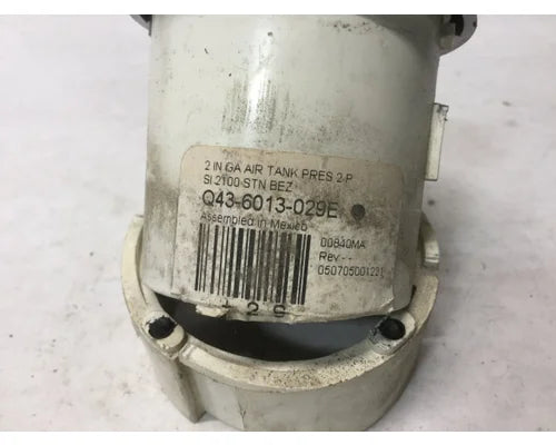 Peterbilt Q43-6013-029E secondary air pressure gauge from 2009 Peterbilt 387, used - view 2 of 2