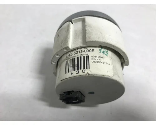 Peterbilt Q43-6013-030E oil pressure gauge from 2009 Peterbilt 387, used - view 2 of 2