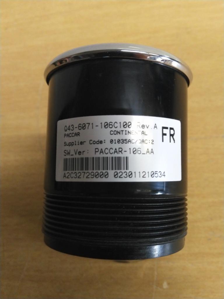 Peterbilt Q43-6071-106C100 oil temperature gauge from 2013 Peterbilt 579, used - view 2 of 2