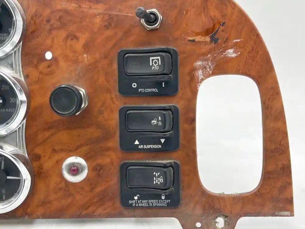 Peterbilt S64-6024-200 instrument cluster from 2007 Peterbilt 379, used - view 4 of 5