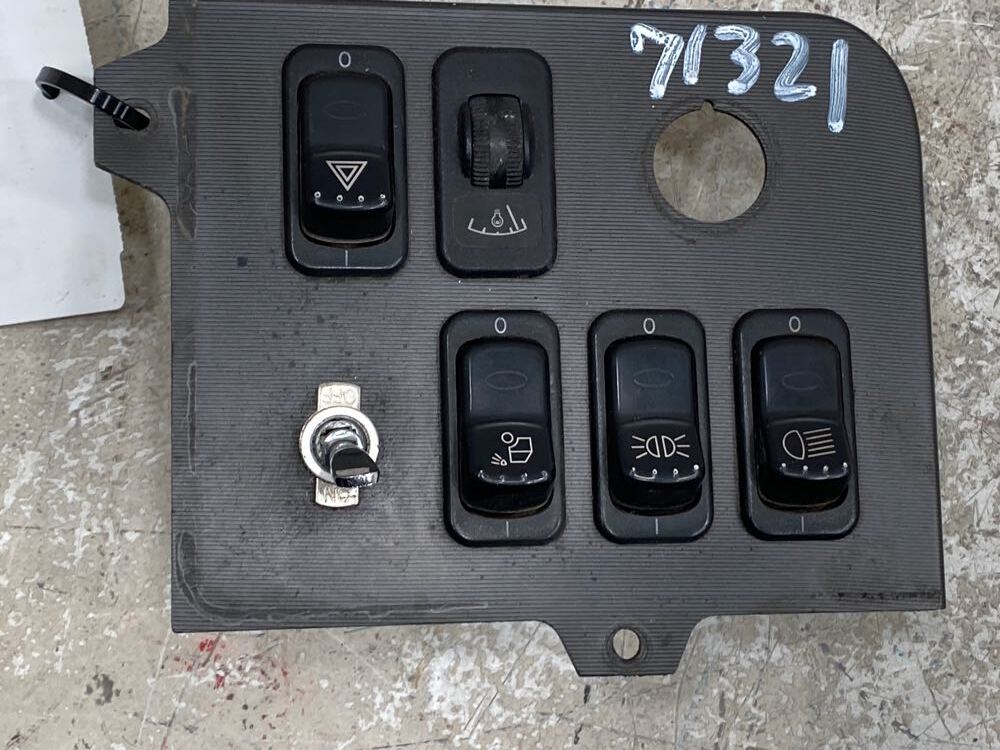 Peterbilt S646015350 switch panel from 2009 Peterbilt 365, used