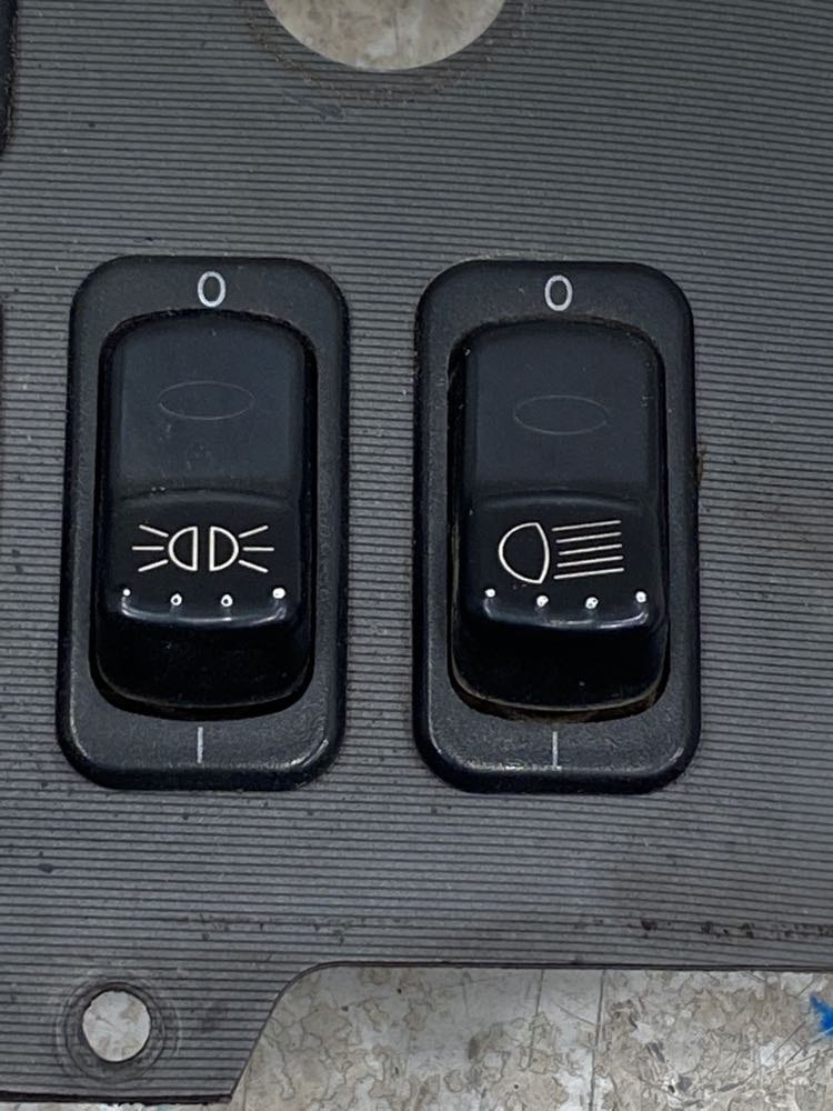Peterbilt S646015350 switch panel from 2009 Peterbilt 365, used - view 3 of 5