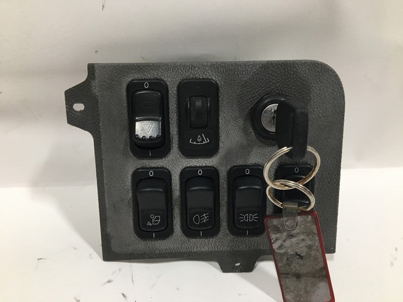 Peterbilt S646015660 switch panel from 2014 Peterbilt 386, used
