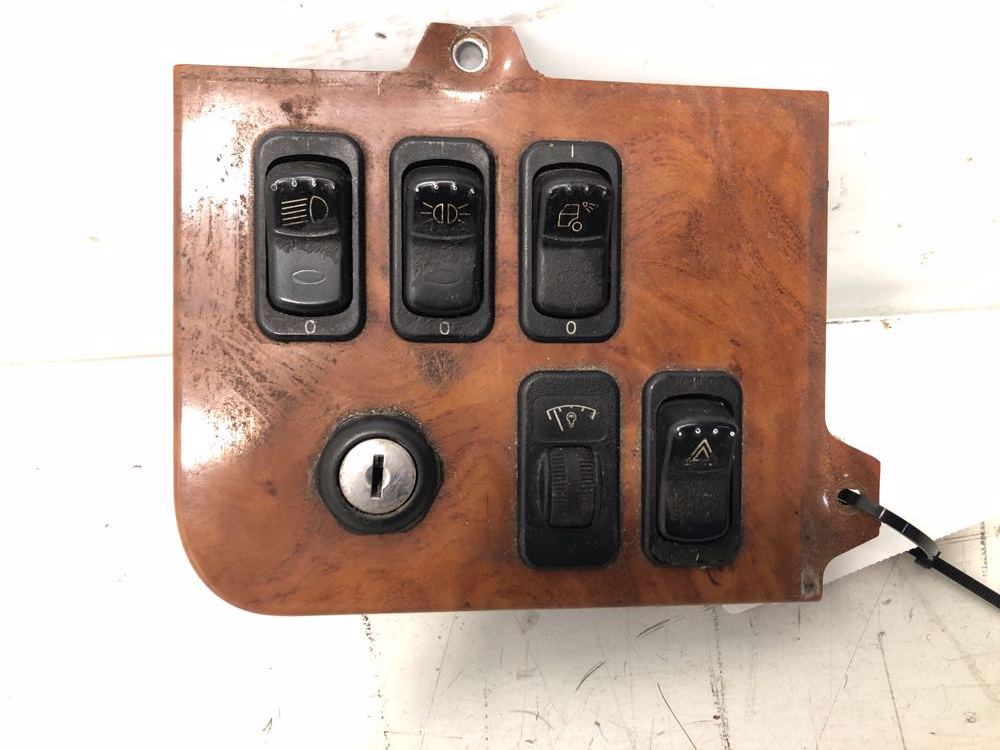 Peterbilt S646045 switch panel from 2007 Peterbilt 386, used