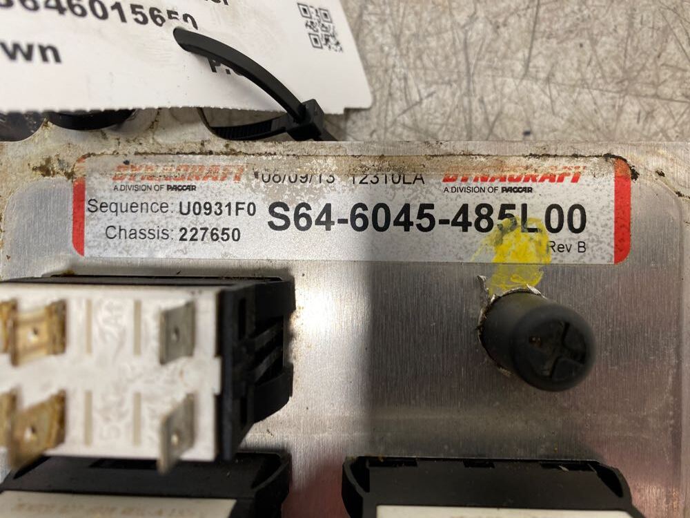 Peterbilt S646045485L00 switch panel from 2006 Peterbilt 379, used - view 5 of 5