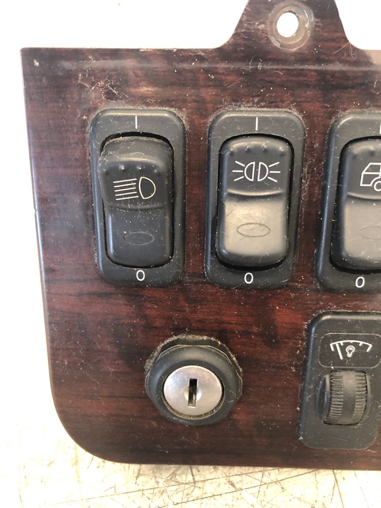 Peterbilt S646045575L00 switch panel from 2013 Peterbilt 386, used - view 2 of 5