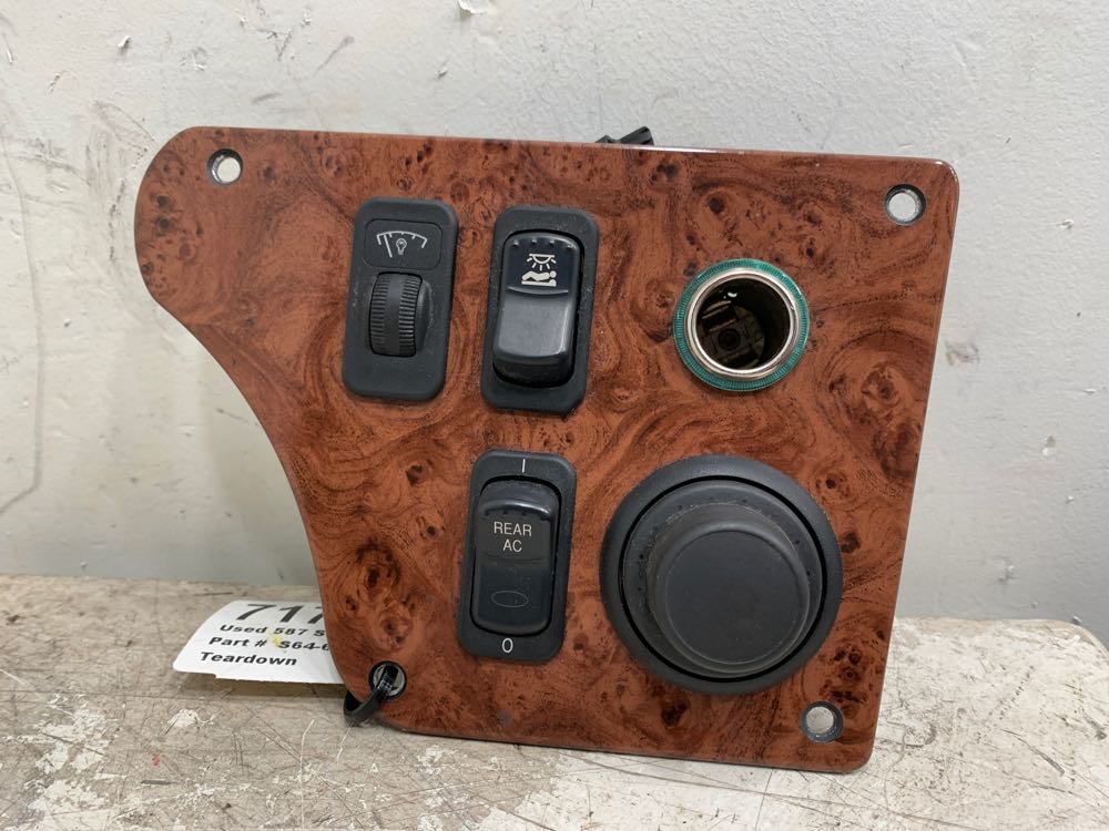 Peterbilt S646061M03 switch panel from 2013 Peterbilt 587, used