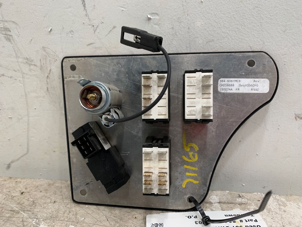 Peterbilt S646061M03 switch panel from 2013 Peterbilt 587, used - view 3 of 4