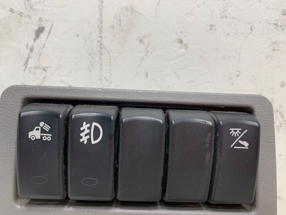 Peterbilt S646105 switch panel from 2004 Peterbilt 587, used - view 2 of 4
