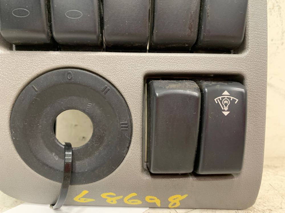 Peterbilt S646105 switch panel from 2004 Peterbilt 587, used - view 3 of 4