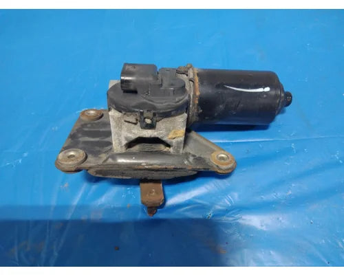 Sterling 15757168 windshield wiper motor from 2006 Sterling Acterra 5500, used - view 2 of 4