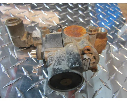 Sterling 472-195-005-0 ABS modulator valve from 2000 Sterling A9513, used - view 2 of 2