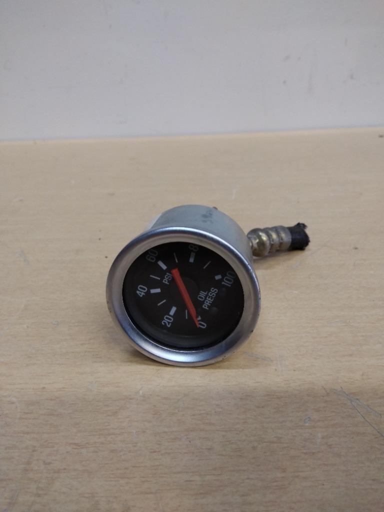 Sterling A22-52451-100 oil pressure gauge from 2003 Sterling L9500, used
