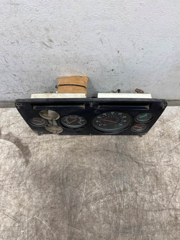 Sterling F7HF10849EA instrument cluster from 2001 Sterling L9500, used - view 5 of 8