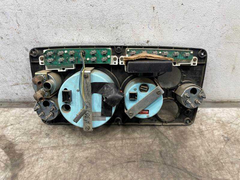Sterling F7HF10849EA instrument cluster from 2001 Sterling L9500, used - view 6 of 8