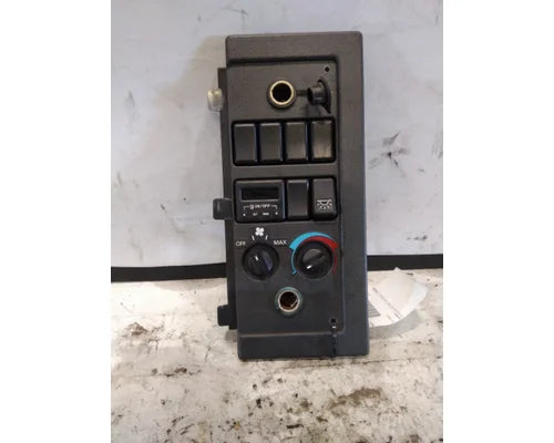 Volvo 1078467-3 sleeper climate control panel from 2000 Volvo VNL, used