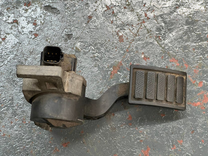 Volvo 133667 accelerator pedal with throttle position sensor from 2006 Volvo, used - view 2 of 8