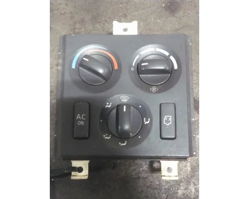 Volvo 169591-01 heater / A/C control panel from 2015 Volvo VNL, used