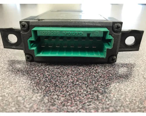 Volvo 20518035 light control module from 2006 Volvo VNL Light Control Module, used
